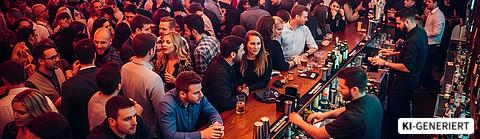 Barkeeper arbeiten in einer sehr vollen Bar.